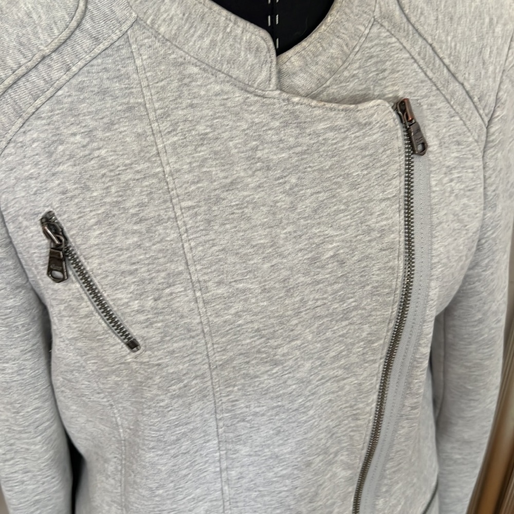 Gap Jacket 🤍 - Picture 2 of 12